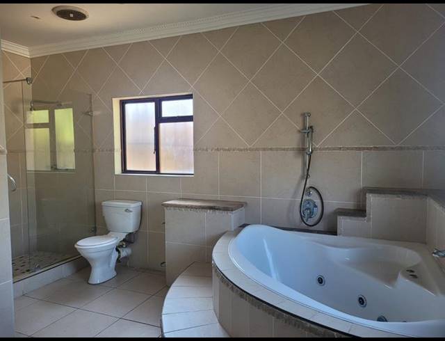 4 BEDROOM HOUSE FOR SALE IN MANABA BEACH